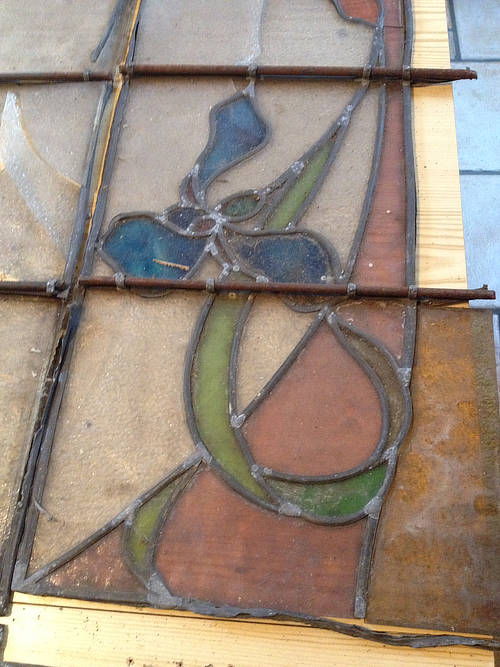De slechte staat van het glasraam Art-nouveau